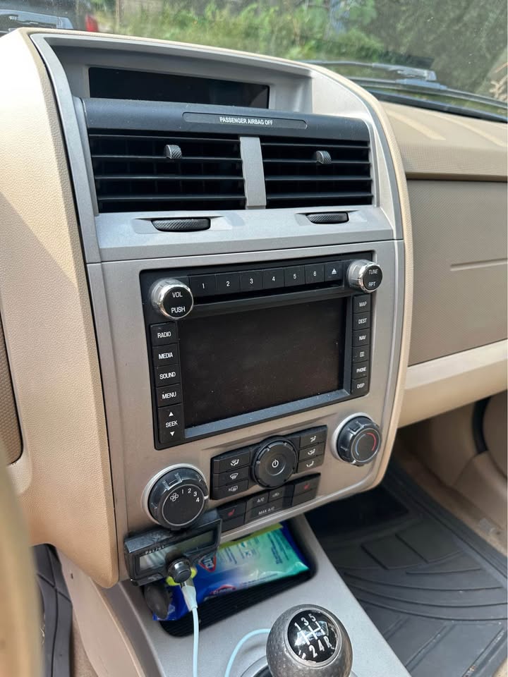 2009 Ford Escape Manual - photo 2