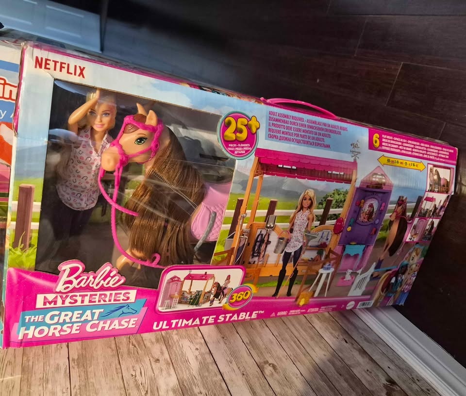 Brand New Barbie Mysteries: The Great Horse Chase Stable Playset