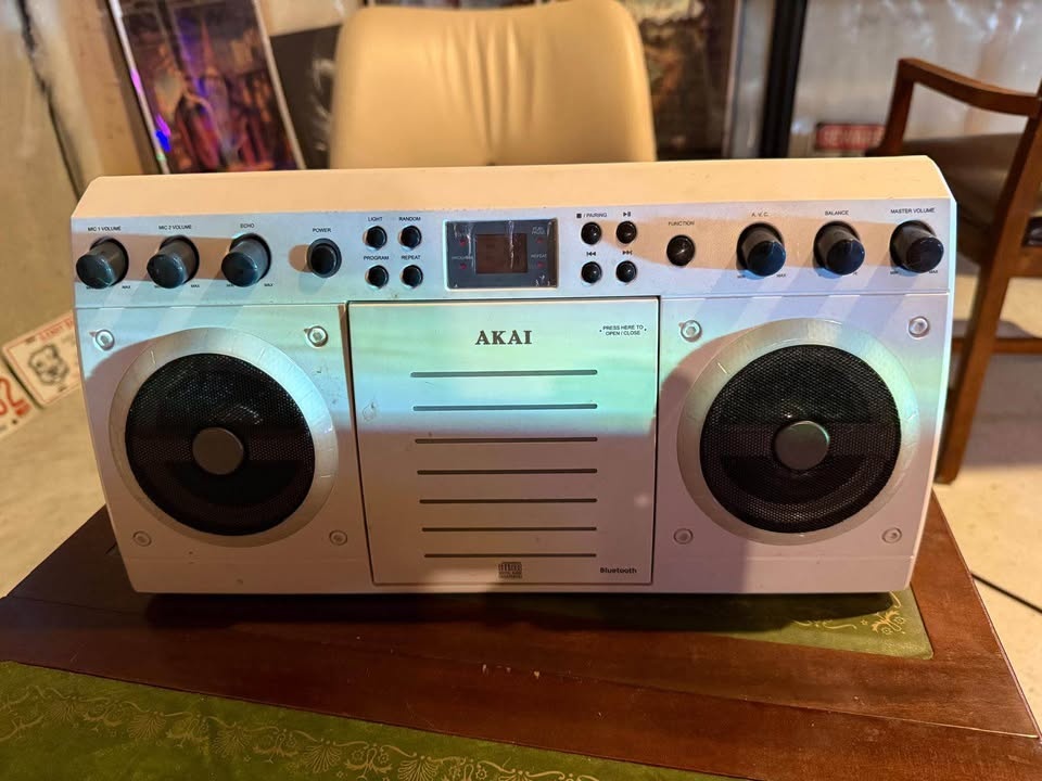 iKaraoke KS303W-BT Bluetooth CD&G Karaoke System w/ Mic - photo 2