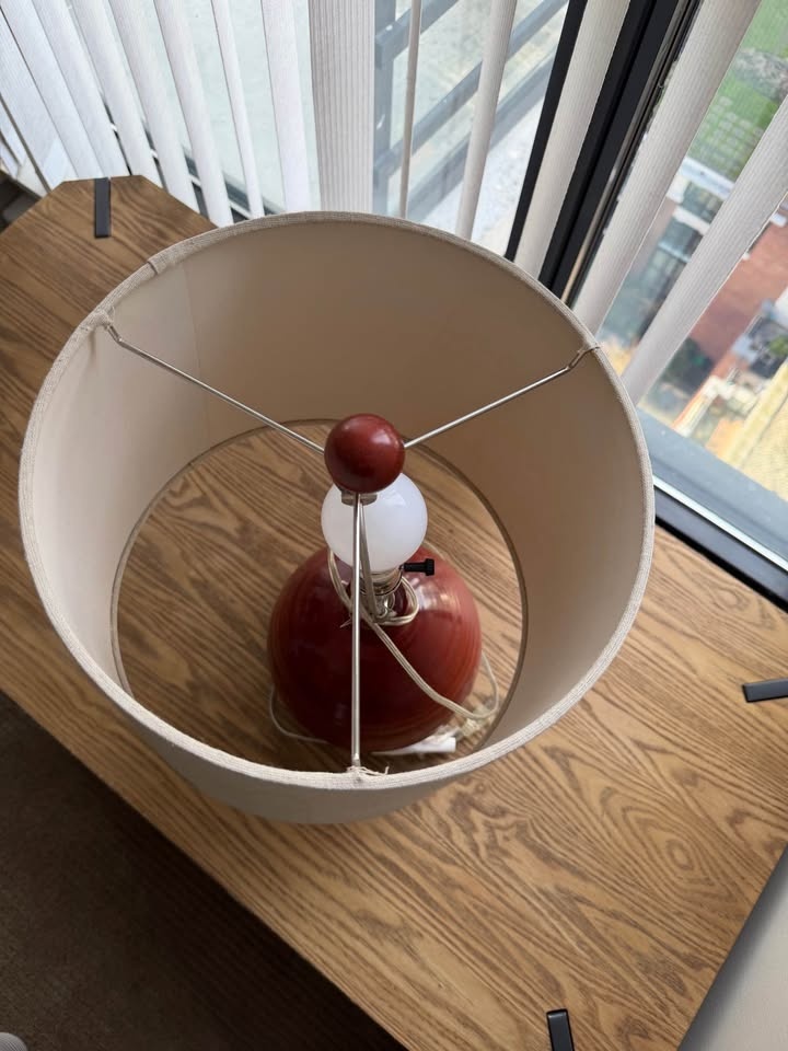 Red Ceramic Table Lamp - photo 2