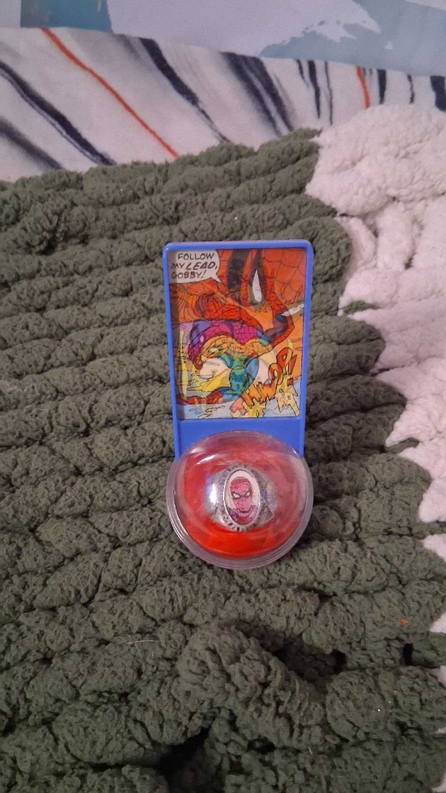 Marvel Spider-Man Flickers Vintage 2004 Ring & Hologram