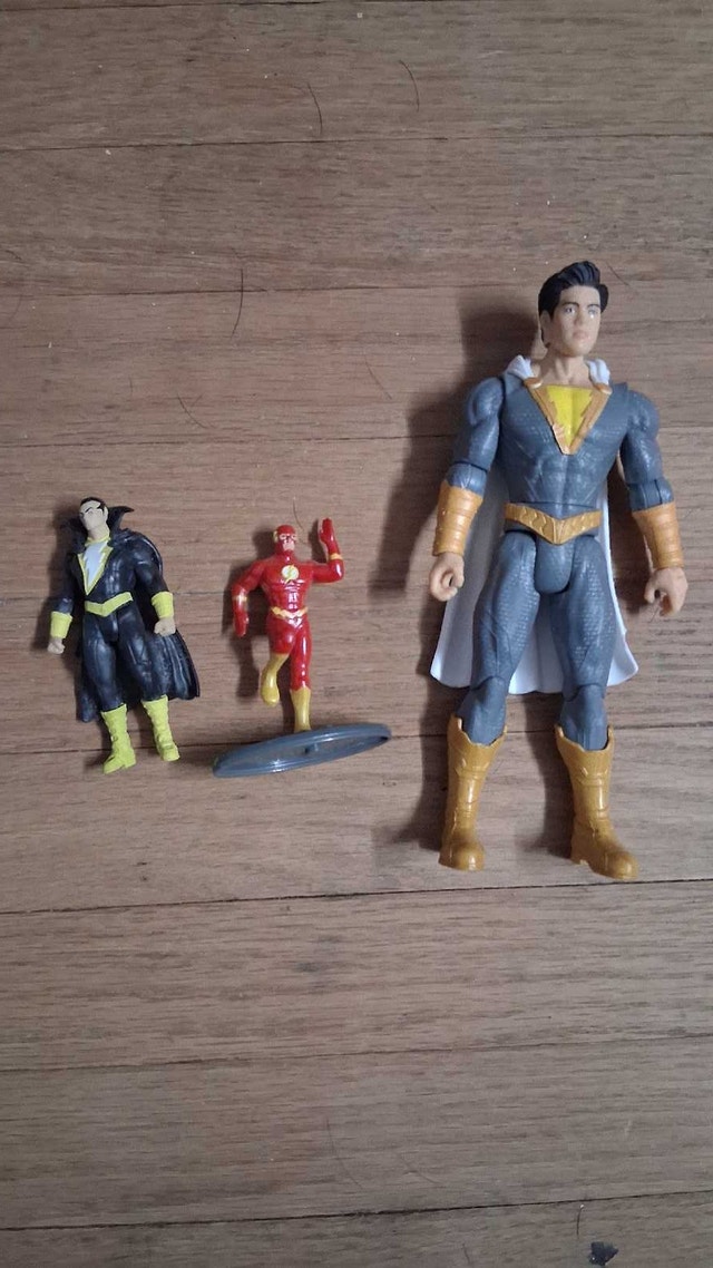 SET OF DC ACTION FIGURES