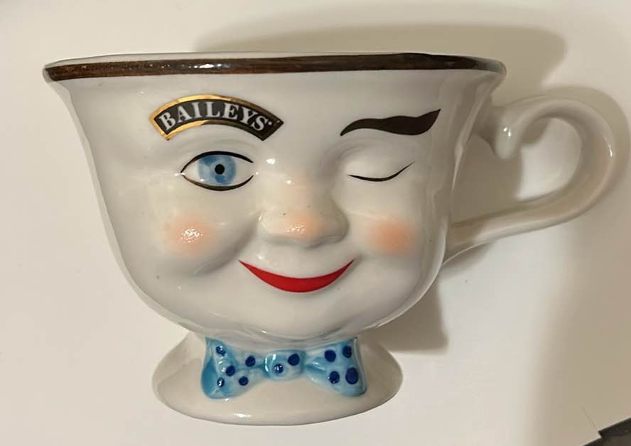 Vintage Baileys Irish Cream "Yum" Winking Face Teacup 🏆 - photo 3