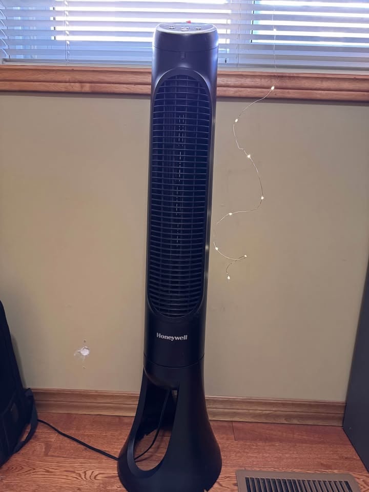 Honeywell HYF260BC QuietSet 40" Tower Fan - Excellent Condition - photo 3