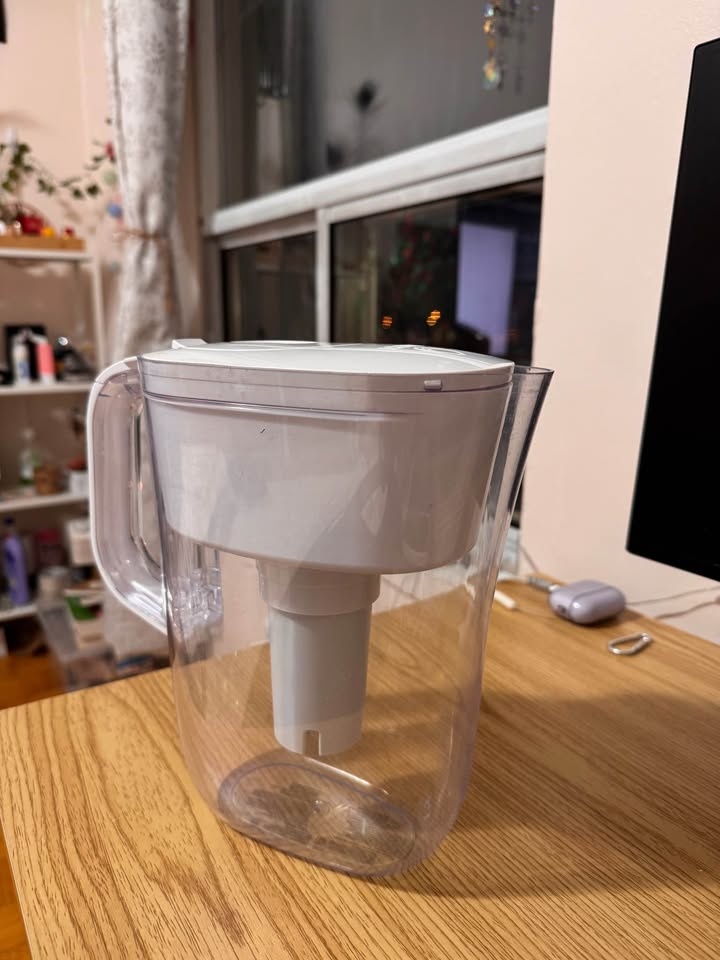 Brita Water Filter Pitcher + 1 Extra Filter (Brand New) - photo 2
