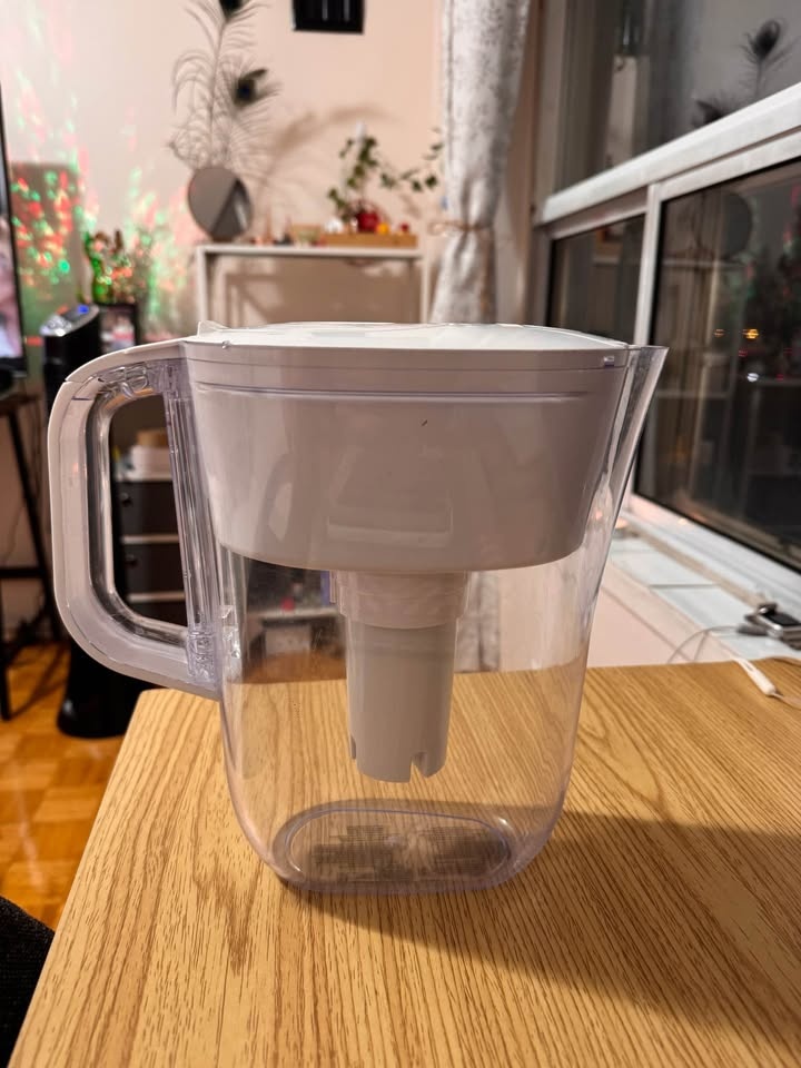 Brita Water Filter Pitcher + 1 Extra Filter (Brand New) - photo 4