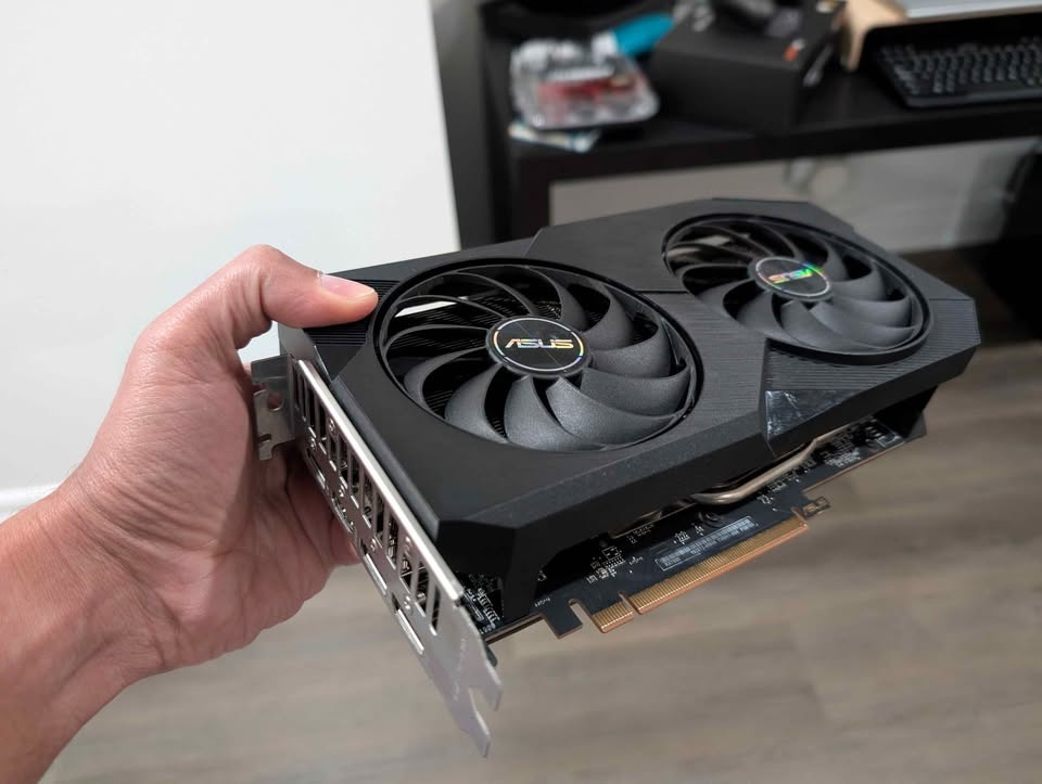 Asus AMD RX 7600 OC GPU - 8GB VRAM - Can be undervolted to 85mV - photo 2