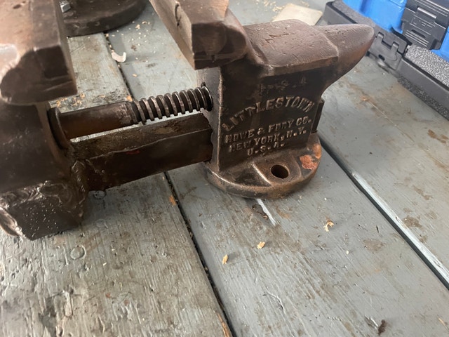 Heavy duty bench vise - photo 2