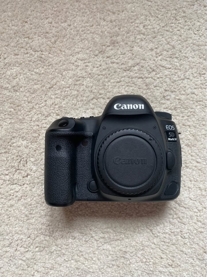 Canon 5D Mark IV with 24-105mm IS II & 50 f1.8mm - photo 3