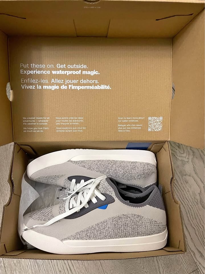 Brand new Vessi women size 11 weekend sneaker 🏆