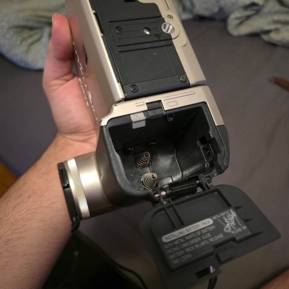 Vintage Camera - Sharp ViewCam VL-E680 - photo 2