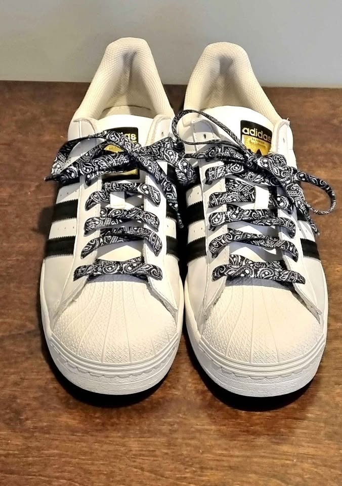 Adidas Superstar Sneakers White Black Bandana Laces Size 10 Men