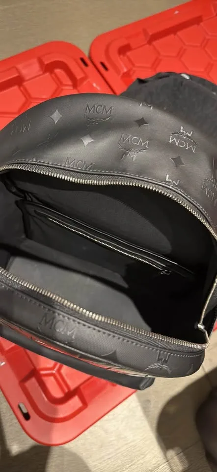 MCM Backpack image indicator(2)