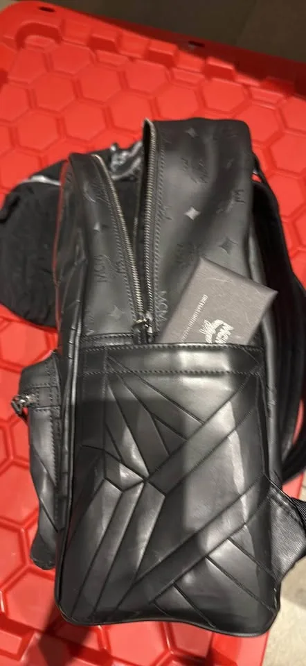 MCM Backpack image indicator(4)