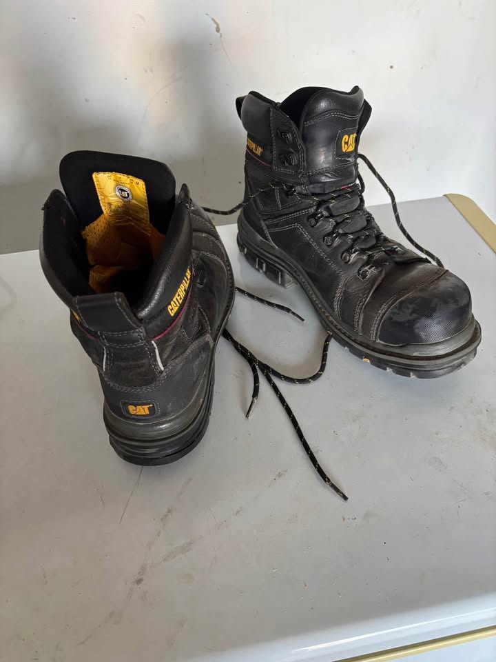 Caterpillar work boots size11 - photo 2