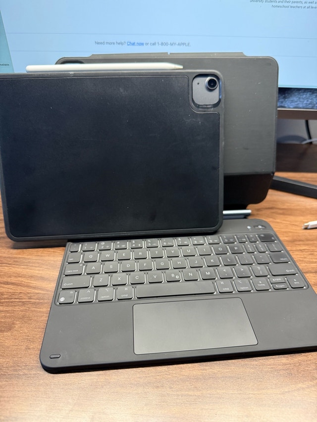 iPad Air (11 inch, M1 64Gb) w/ ESR Keyboard and Apple Pencil - photo 2