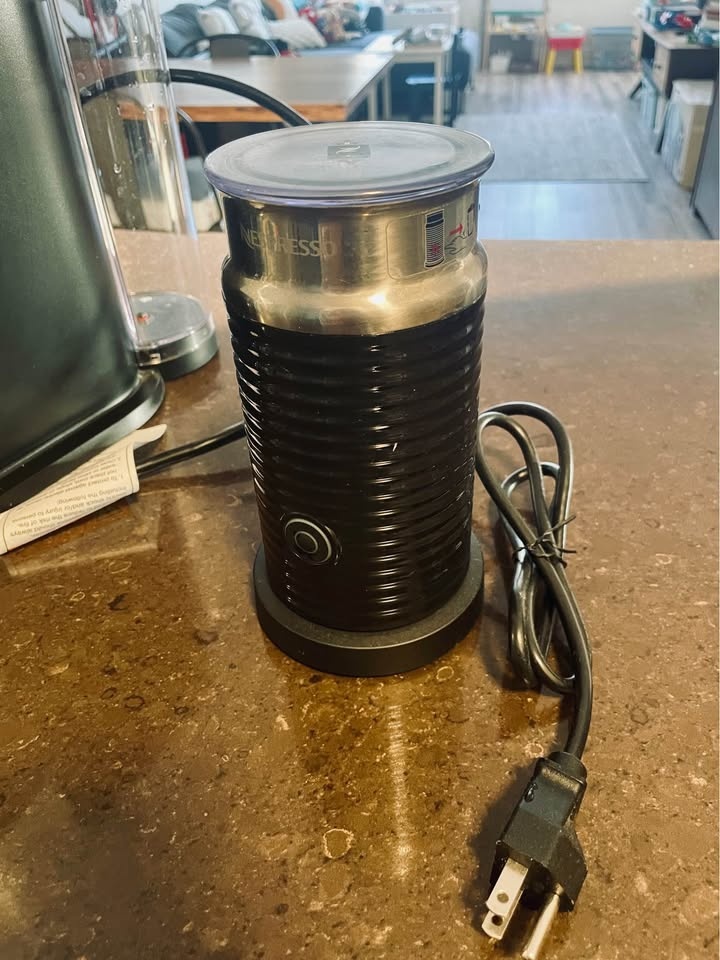 Nespresso Vertuo with Milk Frother - photo 2