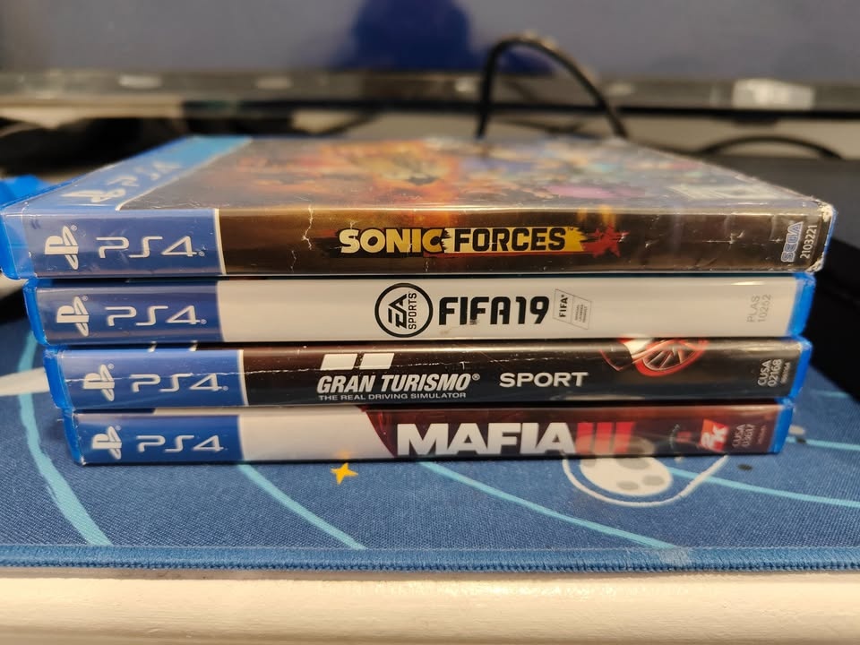 Sony Playstation 4 Slim | 2 Controllers | 8 Games - photo 2