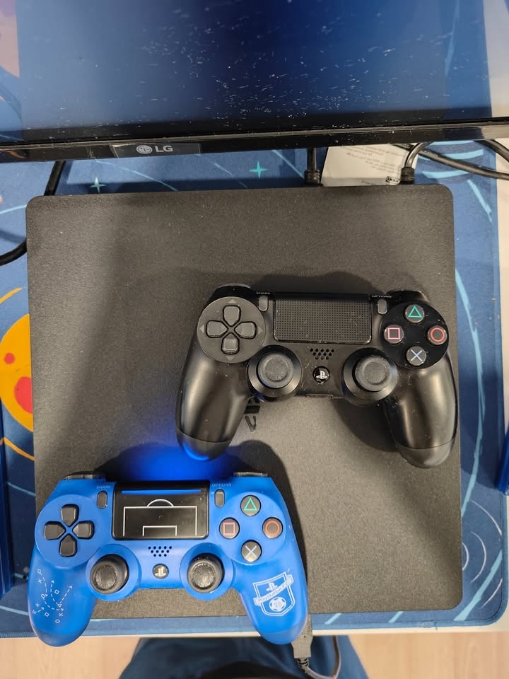 Sony Playstation 4 Slim | 2 Controllers | 8 Games - photo 4