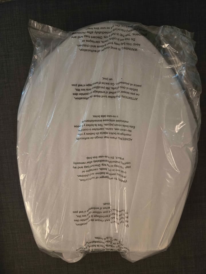 BRAND NEW Toilet Seat - photo 3