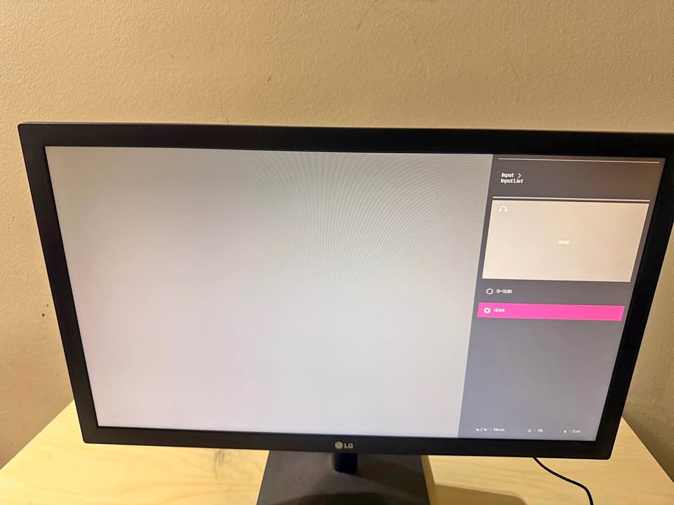 LG Monitor 22” HDMI