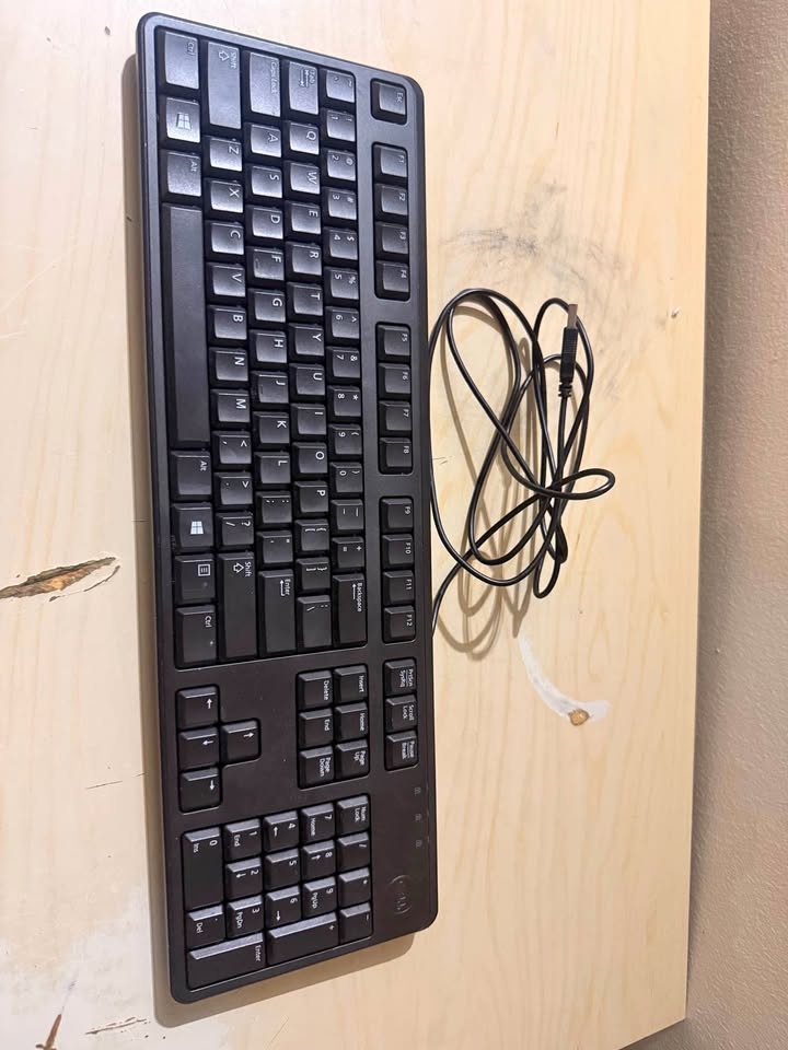 Reliable black Dell wired USB keyboard