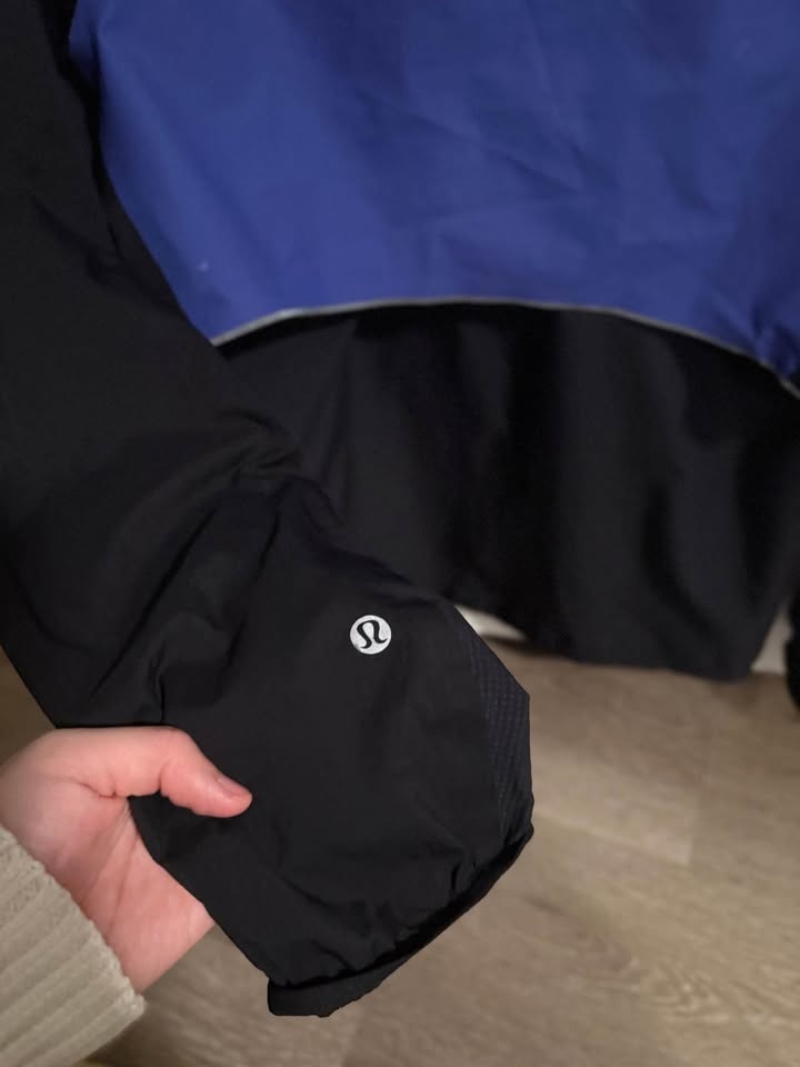 Lululemon Lightweight Wind Jacket Size S - photo 4