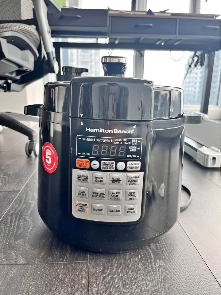 Hamilton Beach Instant Pot - Barely Used 🥕 thumbnail