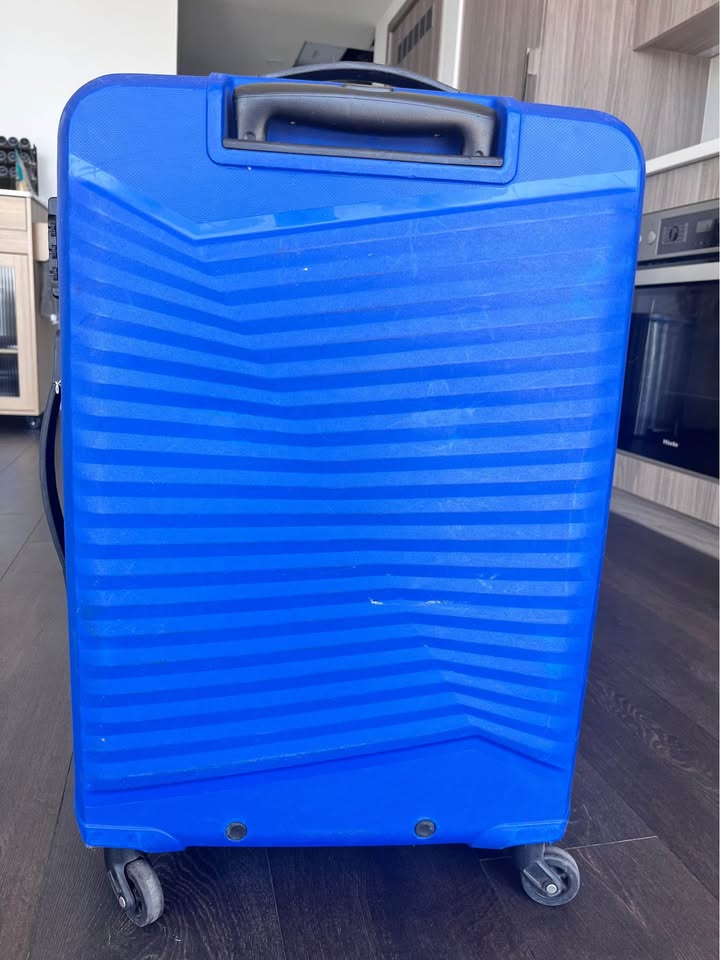 🥕 360 wheel hardbound mid size lightweight suitcase - photo 2