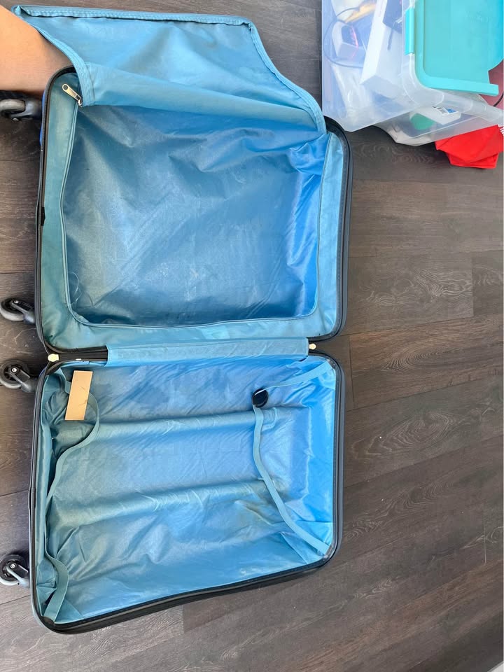 🥕 360 wheel hardbound mid size lightweight suitcase - photo 3
