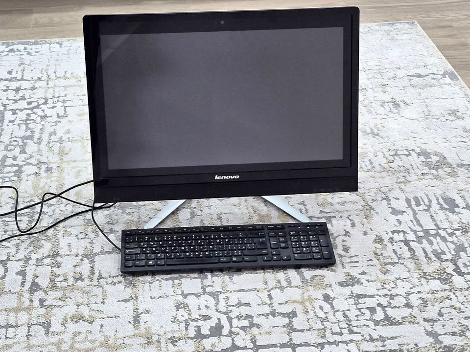 Lenovo C560 All in One Desktop Computer