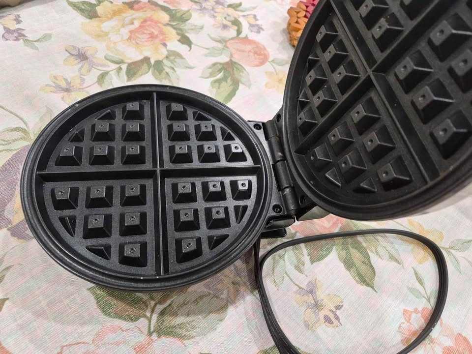 Belgian Waffle Maker/Waffle Iron (8 inch) - photo 3