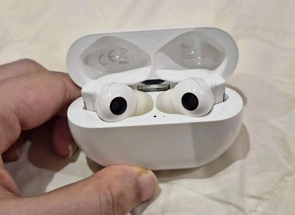 White Wireless Earbuds