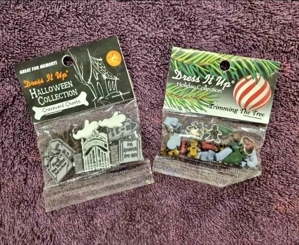 Holiday Themed Embellishments - 🎃🎄 Buttons