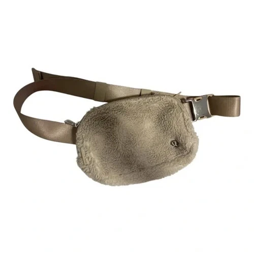 Lululemon Everywhere Fur Belt Bag Beige Sherpa Fleece Zip Fanny - photo 2