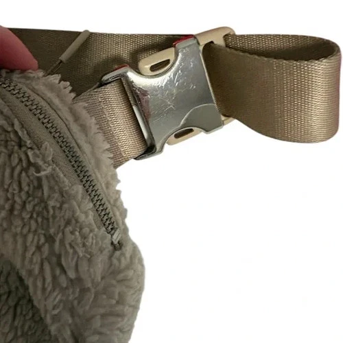 Lululemon Everywhere Fur Belt Bag Beige Sherpa Fleece Zip Fanny - photo 4