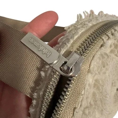 Lululemon Everywhere Fur Belt Bag Beige Sherpa Fleece Zip Fanny - photo 5