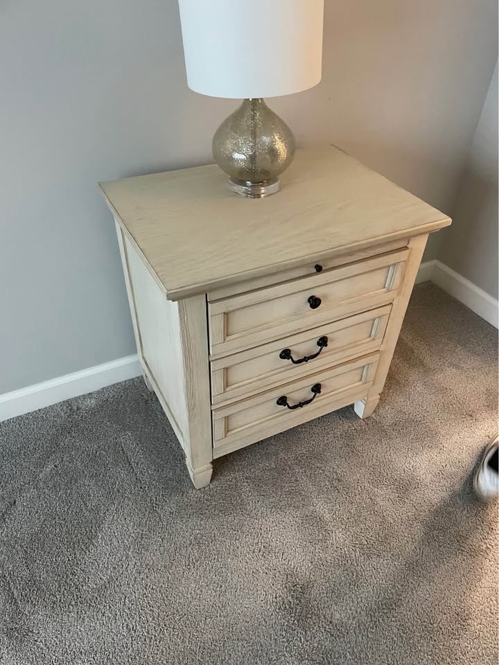 3 Piece Quality Willow Chest of Drawers Dresser, 2 Nightstands - photo 3