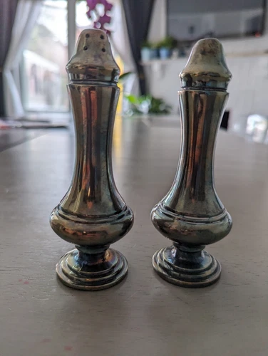 VINTAGE PILGRIM SILVERPLATED SALT & PEPPER SHAKERS