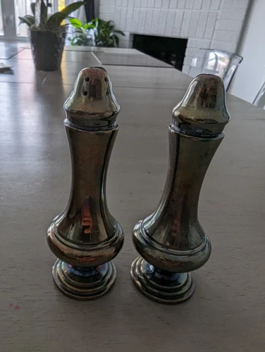 VINTAGE PILGRIM SILVERPLATED SALT & PEPPER SHAKERS - photo 3