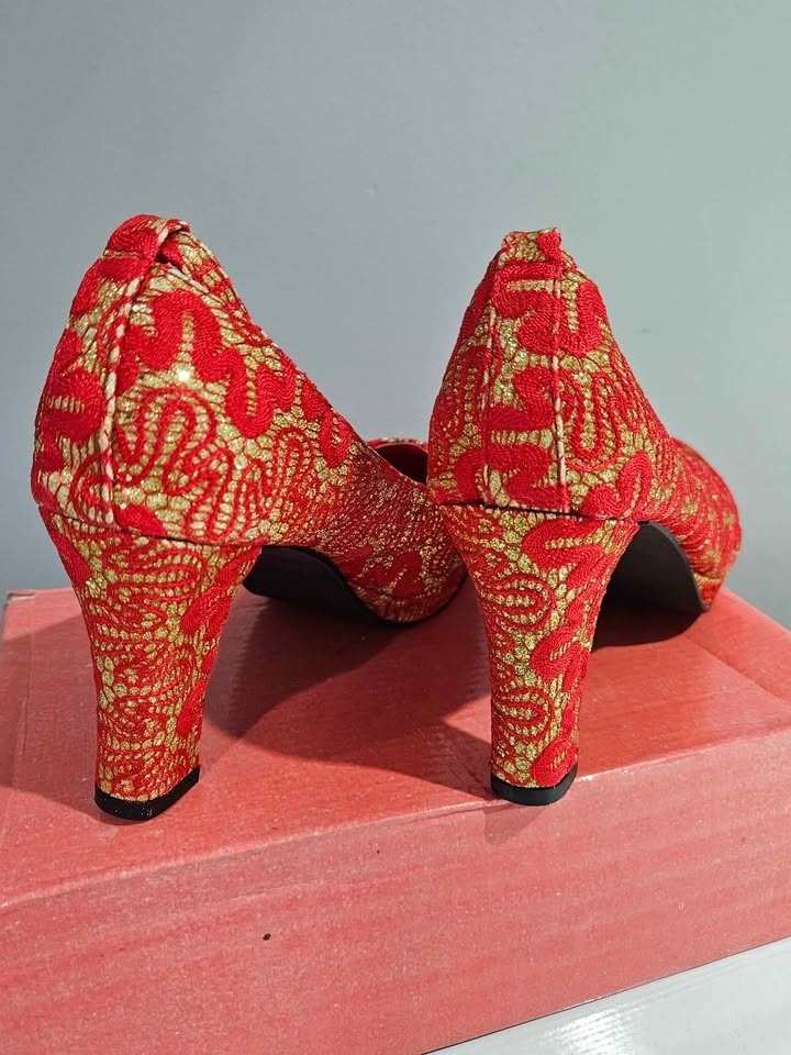 Chinese Red Wedding Shoes - Size 6 🏆 - photo 2