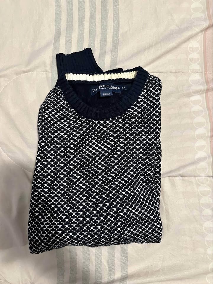 Polo men's sweater. Size M