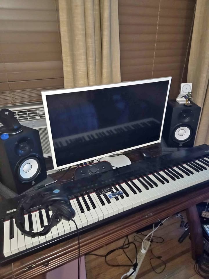 Samsung 32 inch monitor, mint condition