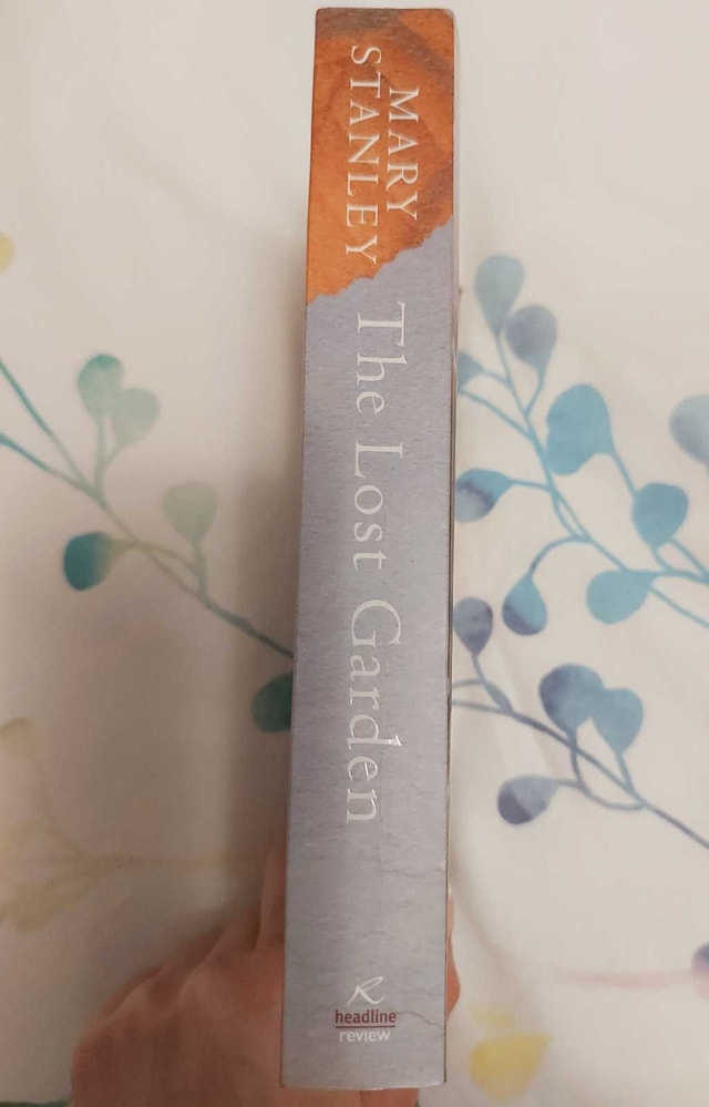 Box of Women's Fiction (8 Paperbacks) - photo 3