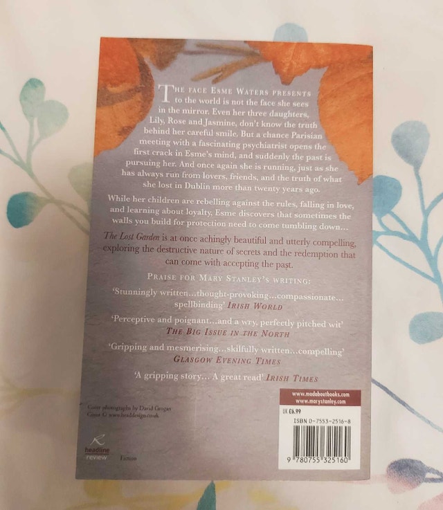 Box of Women's Fiction (8 Paperbacks) - photo 4