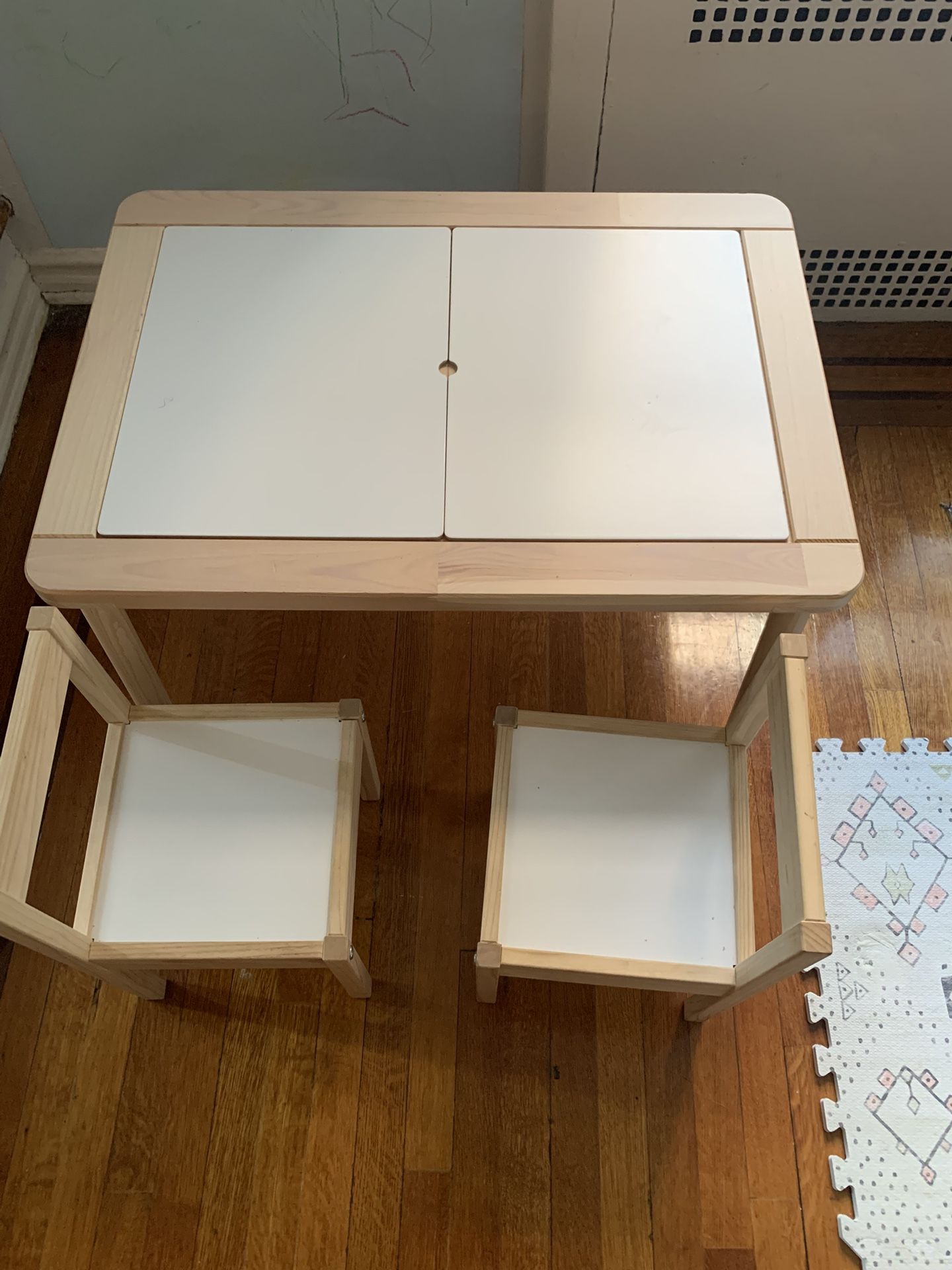 Kids Table With 2 Chairs🏆🏆 - photo 3