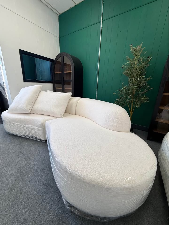 Modern Curved Chaise Sofa Set – Brand New on Sale - photo 5