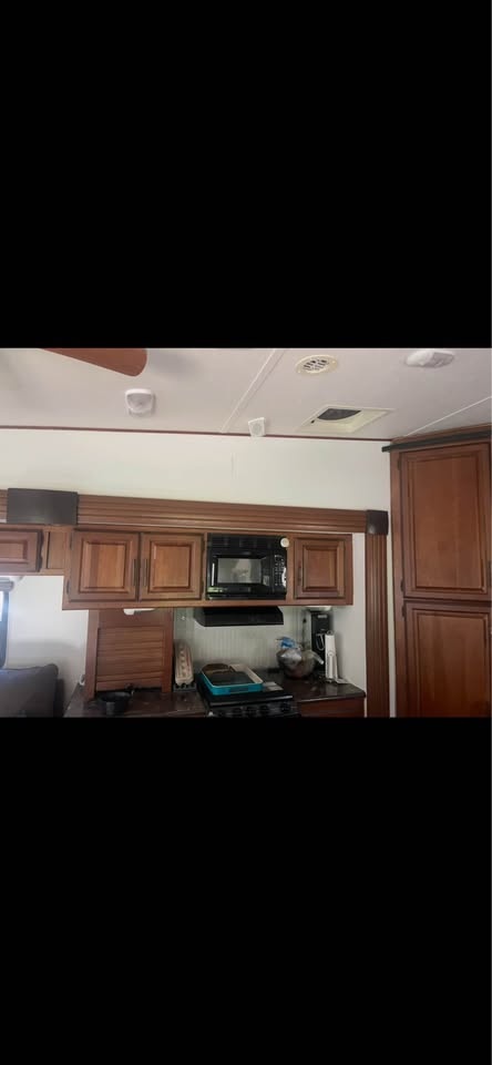 2012 5th Wheel Trailer for Sale - Winnebago - photo 2