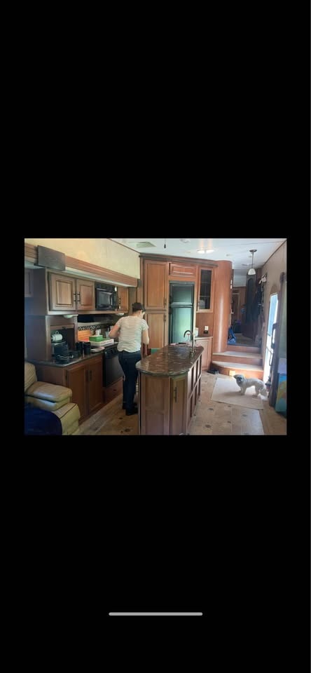2012 5th Wheel Trailer for Sale - Winnebago - photo 3