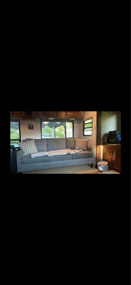 2012 5th Wheel Trailer for Sale - Winnebago - photo 4